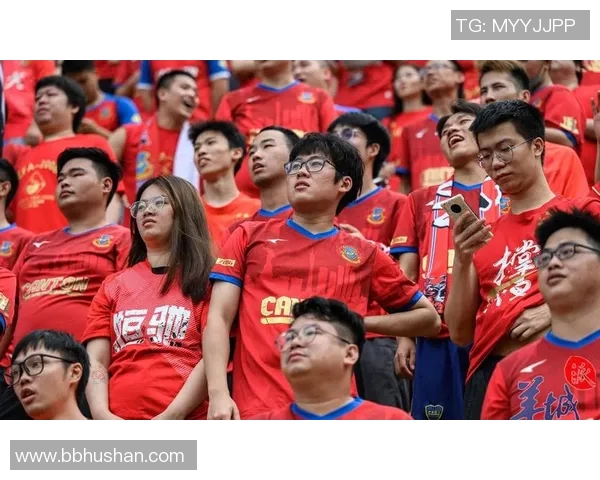 带着奇特魅力的足球明星们如何影响全球球迷的热情与追随