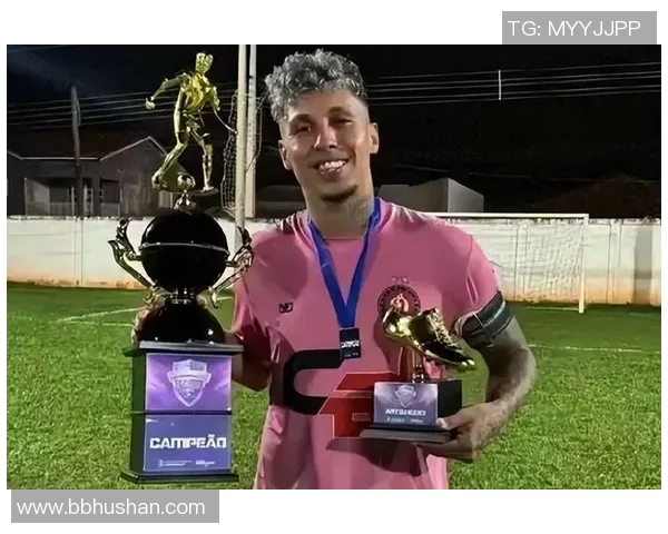 足球明星假装痛哭背后的真相揭秘引发球迷热议与媒体关注 足球明星假装痛哭背后的真相揭秘引发球迷热议与媒体关注