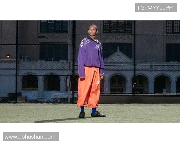 足球明星在美式风格下的独特魅力与个性化形象展示 足球明星在美式风格下的独特魅力与个性化形象展示