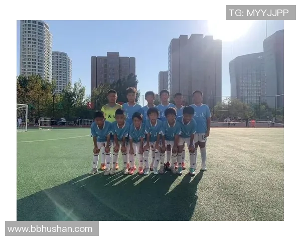 足球明星日常训练揭秘:如何通过科学训练提升竞技水平与身体素质 足球明星日常训练揭秘:如何通过科学训练提升竞技水平与身体素质