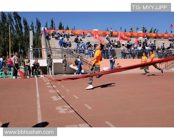 足球明星身着藏服展现独特魅力与文化融合的精彩瞬间 足球明星身着藏服展现独特魅力与文化融合的精彩瞬间